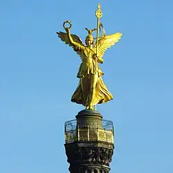 Viktoria, vergoldete Bronzestatue Höhe&nbsp;=&nbsp;8,32&nbsp;m Siegessäule Berlin
