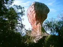Bizarre Formation in der Felsenlandschaft von Vila Velha