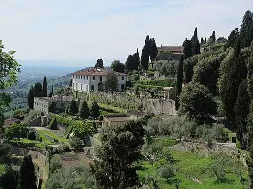 Die Medici-Villa von Fiesole aus dem Jahr 1457 von Leon Battista Alberti