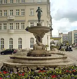 Der Villersbrunnen neben dem Hotel Fürstenhof