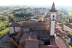 Blick vom Castello auf die Kirche Santa Croce und Vinci