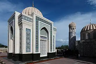Das Mausoleum von Islam Karimov im Hof der Chidr-Moschee