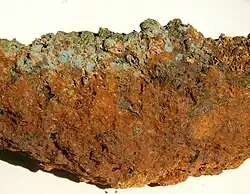 Vivianitausfällung (blau) auf Raseneisenstein