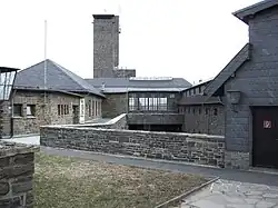 Innenhof der Ordensburg mit dem 48&nbsp;m hohen Turm (ursprünglich Wasserturm)