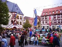 Weinverkostung am Volkacher Marktplatz