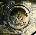 Südwestportal-Rosette&nbsp;1: Monogramm von König Georg&nbsp;V.