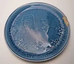 Gedenkteller anlässlich der Goldenen Hochzeit von Eugen von Boch und Oktavie geb. Villeroy im Jahr 1892