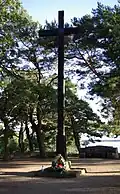 Holzkreuz in der Mitte des Friedhofs, 2010