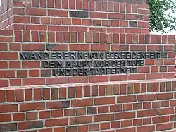 Denkmal Sockelrückseite