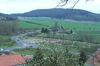 Blick von der Creuzburg nach Südosten zum Schlierberg.