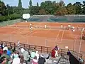 9 Tennisplätze im Freien, 2 Hallenplätze