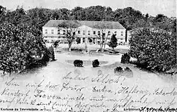 Postkarte des alten Kurhauses; zweigeschossiges Gebäude