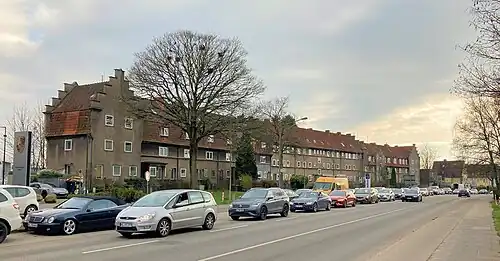 Das 1927 errichtete Gebäude Geniner Straße 43–87