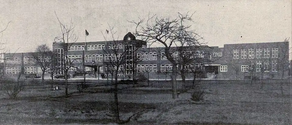 Die Klosterhofschule unmittelbar nach der Fertigstellung