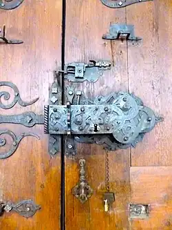 Portaltür von innen mit Schloss