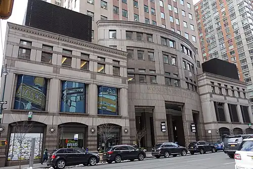 Basis mit Haupteingang an der Eighth Avenue