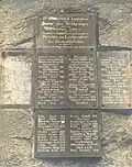Namenstafel mit den Namen der Absolventen, die im Ersten Weltkrieg verstorben sind.