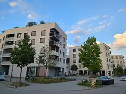 Zwei der fünf Häuser von wagnisART