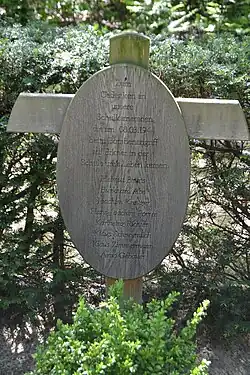 Gemeinschaftsgrab für sieben Schöneicher Oberschüler, die 1944 bei einem Luftangriff auf Erkner getötet wurden