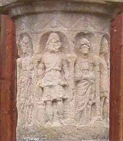 Zwischensockel mit (von links) den Reliefs 5–8: Juno, Vulkan, Vesta/Venus und Mars. (→ Bildkommentar)