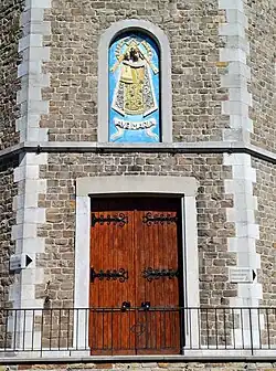 Portal und Marienrelief