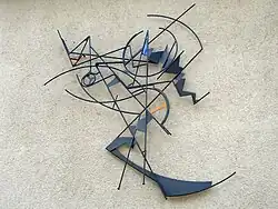 Walter Bodmer (1903–1963) Maler, Bildhauer. Metallrelief, 1961–1963, Bruderholzschule, Base