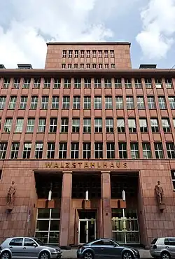 Walzstahlhaus, Westfassade mit Portal