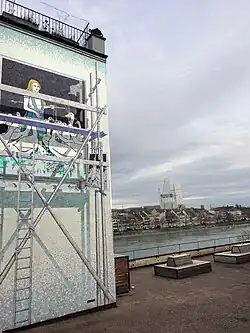 Wandmalerei Gänseliesl, 1978 von Samuel Buri (1935). Rheinsprung 9, Basel-Stadt.