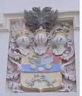 Wappen über dem Portal von Schloss Hurlach