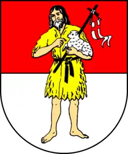 Gotteslamm mit Kreuzesfahne in Staßfurt, auf dem Arm von Johannes