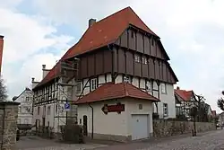 Der 1452–55 errichtete Adelshof der Familie von Geyr in Warburg
