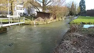 Wasserkreuz: Gewerbekanal von hinten; Oberburgbach von rechts; Überlauf in die Kleine Emme nach links; Mülibach nach vorn
