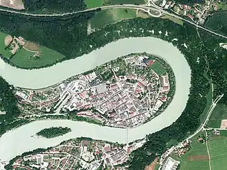 Luftbild Wasserburgs mit der Insel links unten.