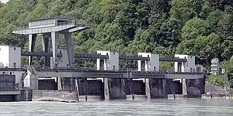 Unterwasserseite der Wehrfelder von Ost gesehen