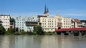 Brucktor mit Roter Brücke über den Inn