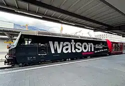 Werbung auf einer Lokomotive der Rhätischen Bahn