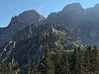 Wechselkopf (vorne), dahinter Steinkarspitzen, ganz hinten Östliche Karwendelspitze und Vogelkarspitze
