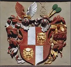 Das Bünauische Wappen über dem Schlosstor in Weesenstein