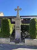 Wegekreuz (1743) gegenüber dem Hofgebäude