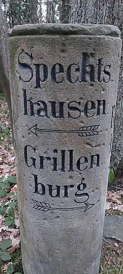 Wegweisersäule Grillenburg, Mühlweg / Basaltweg