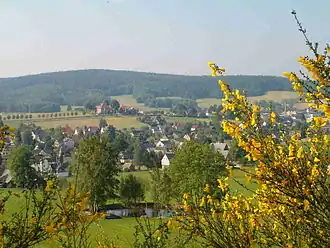 Blick von Norden über Wehrsdorf zum Tännichtberg