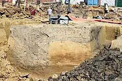 Bodenverfärbungen vermutlich von Abfallgruben