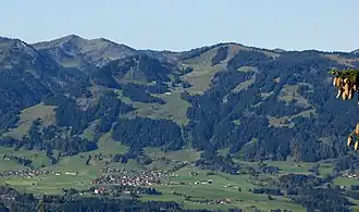 Bolsterlanger Horn und Weiherkopf, links im Hintergrund ist das Riedberger Horn