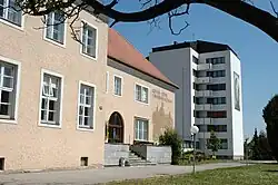 Weinbauschule Krems mit dem neuen Internatstrakt im Osten der Schule.