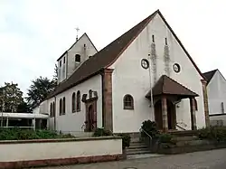 Blick auf das Kirchengebäude