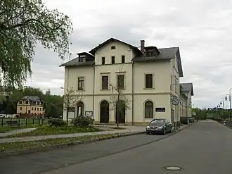 Empfangs­ge­bäu­de (2013)