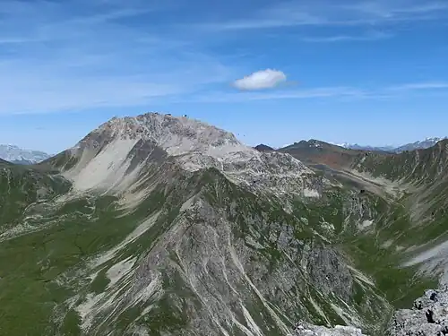 Blick nach Nordosten zu Weissfluh (links) und Weissfluhjoch (rechts).