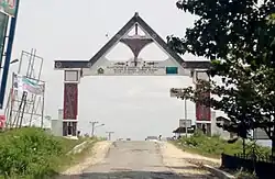 Ortseingang von Tuktuk Siadong