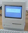 Startbildschirm mit Logo im „Picasso-Stil“ auf einem Macintosh Classic II