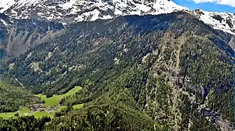 Wenderkogel mit darunterliegender Ortschaft Köfels